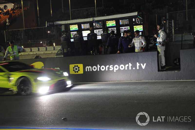 Logo Motorsport.com dan Motorsport.tv di Le Mans