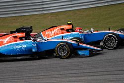 Esteban Ocon, Manor MRT05 lidera a Pascal Wehrlein, Manor MRT 05