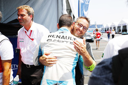 Sébastien Buemi, Renault e.Dams, celebates with his team after taking Pole Position