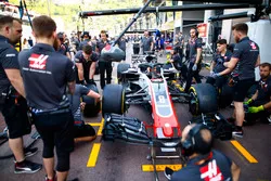Entraînement aux arrêts au stand chez Haas F1