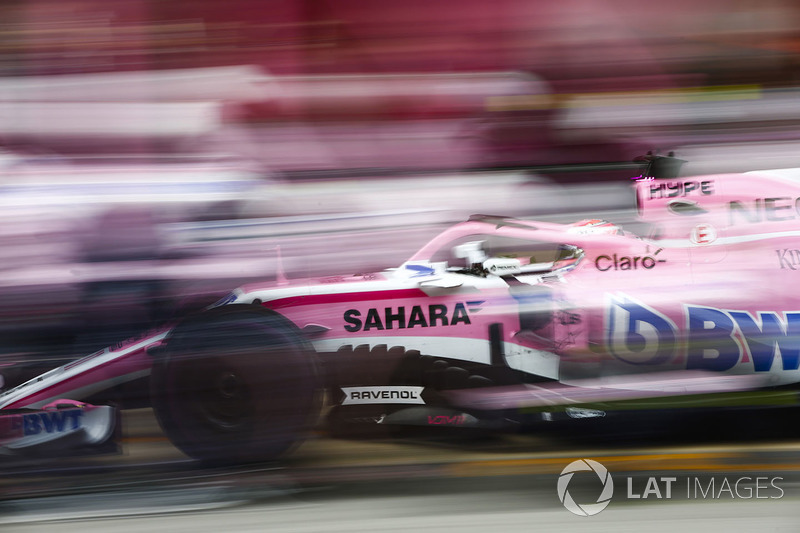 Sergio Perez, Force India VJM11, pit stop
