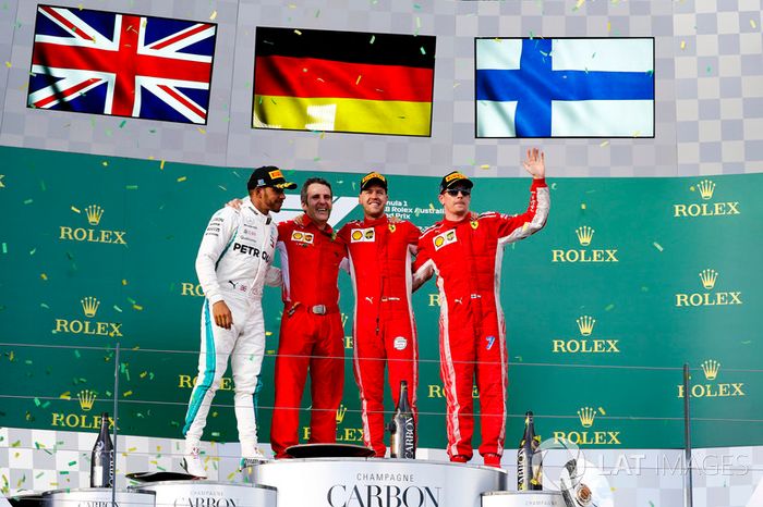 Podio segundo lugar Lewis Hamilton, Mercedes-AMG F1, Inaki Rueda, estratega de carrera de Ferrari, ganador de la carrera Sebastian Vettel, Ferrari, y tercer lugar Kimi Raikkonen, Ferrari