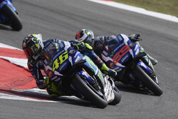 Valentino Rossi, Yamaha Factory Racing; Jorge Lorenzo, Yamaha Factory Racing