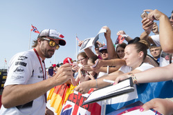 Fernando Alonso, McLaren with fans