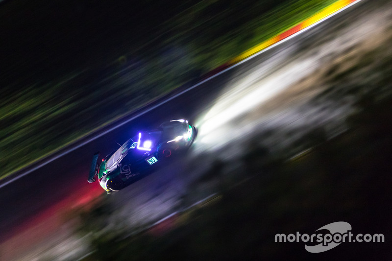 #90 法拉利458 GT3车组在黑夜中行驶