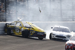 Choque de Carl Edwards, Joe Gibbs Racing Toyota