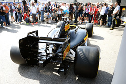 Pirelli zeigt eine Designstudie für ein Formel-1-Auto 2017 mit neuen Reifen