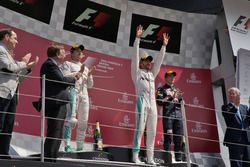 Nico Rosberg, Mercedes AMG F1, Lewis Hamilton, Mercedes AMG F1; Max Verstappen, Red Bull Racing