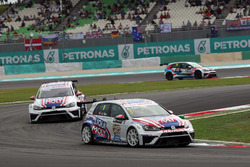 Andy Yan Cheuk Wai, Liqui Moly Team Engstler; Davit Kajaia, Volkswagen Golf GTI TCR Liqui Moly Team