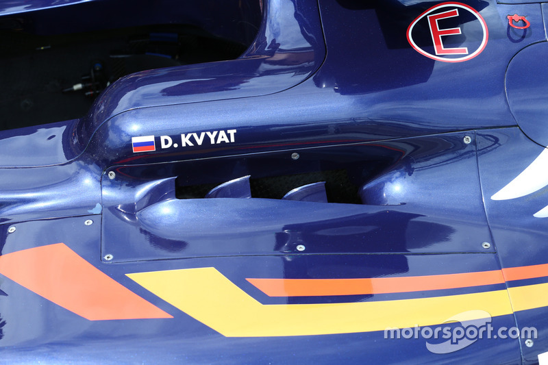 Scuderia Toro Rosso STR11 detalle