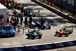 Sébastien Buemi, Renault e.Dams, y Daniel Abt, ABT Schaeffler Audi Sport, en pits