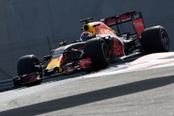 Max Verstappen, Red Bull Racing teste les pneus Pirelli 2017