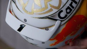 Max Verstappen revela su casco 2022