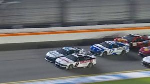 Cindric adelanta a Jones y los coches chocan por detrás al final del Duelo 2 en Daytona 500
