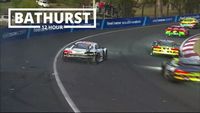 El Audi de Christopher Haase choca contra el muro en las 12 Horas de Bathurst 2023
