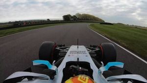 Esteban Gutiérrez al volante del Mercedes F1 W08 en Goodwood Speedweek