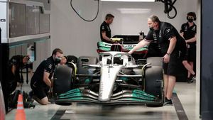 Qual é o tamanho do 'buraco' da Mercedes?