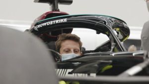 Romain Grosjean se prepara para subirse a un Mercedes F1