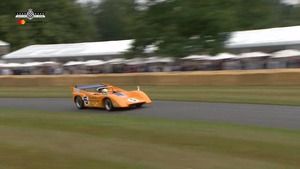 Goodwood FOS: Lando Norris in de monsterlijke McLaren M8D Can-Am