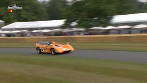 Goodwood FOS: Lando Norris McLaren M8D Can-Am aracını sürüyor