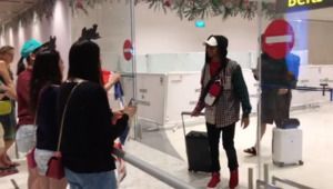 Así han recibido a Hamilton a su llegada a Singapur