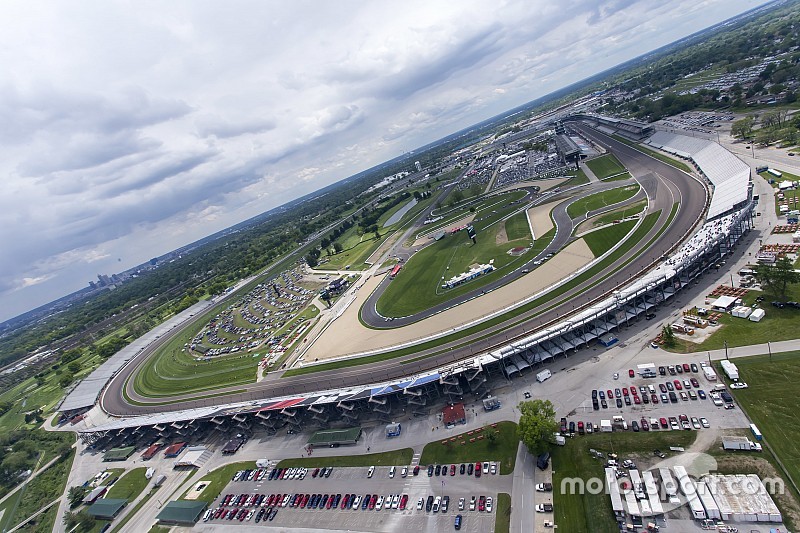 Indianapolis Motor Speedway adds dirt racing to NASCAR weekend