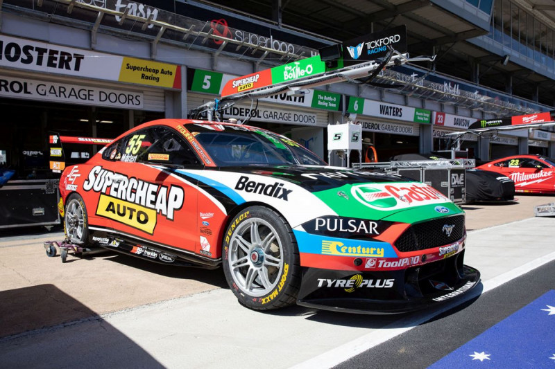 Video: Boxenstopp-Chaos bei Supercars-Auftakt 2019