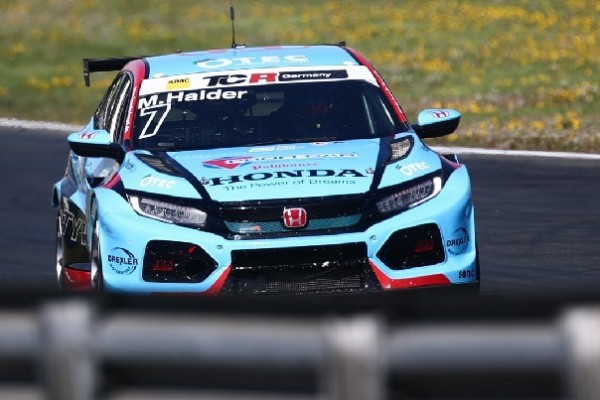 Mike Halder gewinnt im Honda Saisonauftakt der TCR Germany