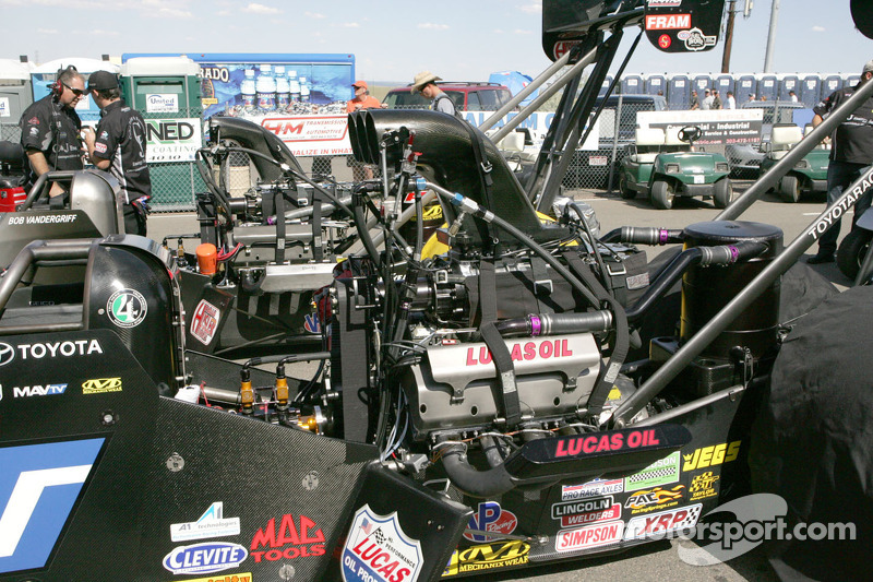 Tech Department Roves Pit Canopy For Top Fuel