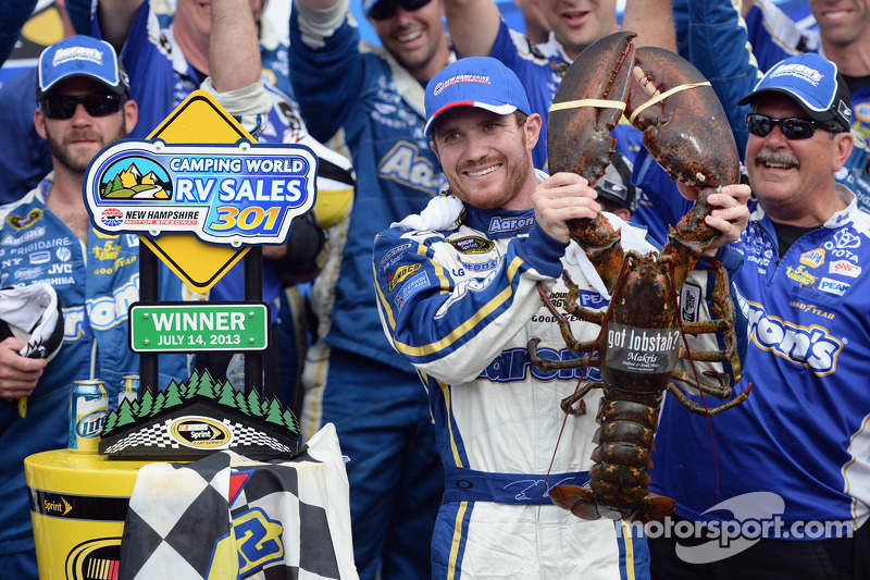 Race winner Brian Vickers, Michael Waltrip Racing Toyota