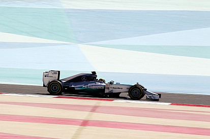 A gearbox problem shortens Mercedes day 2 at Bahrain