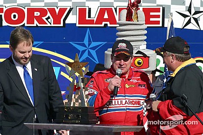 Joe Nemechek reemplaza a Ragan en Atlanta