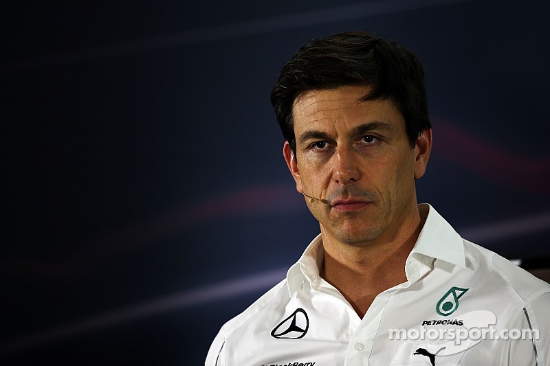 Toto Wolff, Mercedes AMG F1 accionista y Director ejecutivo en la rueda de prensa de la FIA