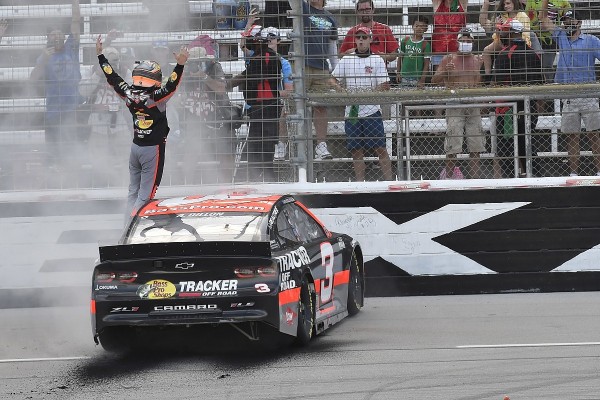 NASCAR Cup Texas: Dillon brushes off late restarts to book play-off place