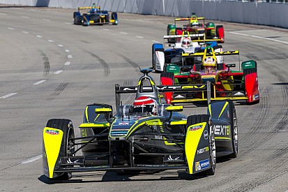 Piquet Jr. disfruta al máximo su victoria en Long Beach