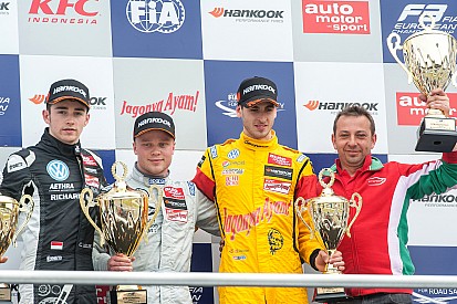 Leclerc sorprende a Rosenqvist y gana en Hockenheim