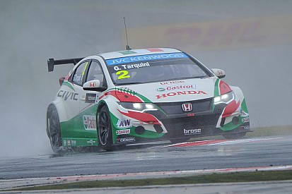 Tarquini exclu de la course 1, Muller réprimandé à Budapest