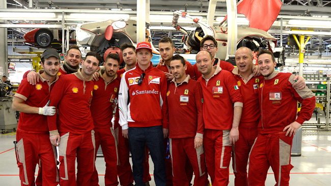 Raikkonen al simulatore prova la F14 T per il Bahrein