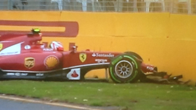 Melbourne, Q2: escluso Vettel, sbatte Kimi