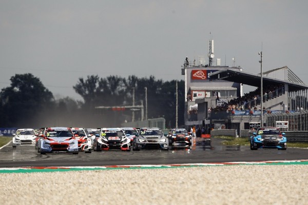 WTCR Slovakia: Norbert Michelisz dominates as title frontrunners retire