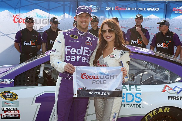 Hamlin logra su tercera pole en Dover