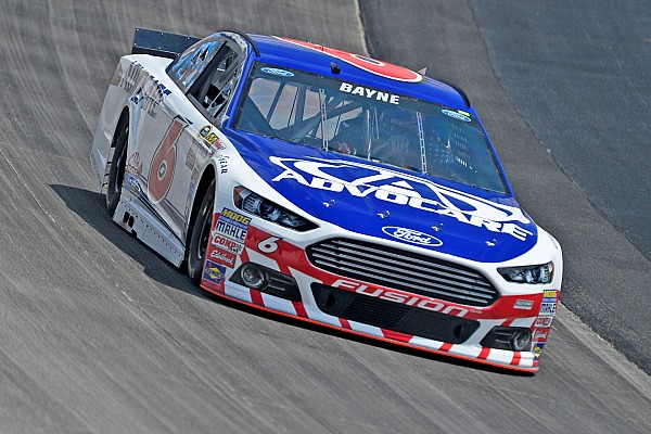 NASCAR castiga a Bayne y a Cobb