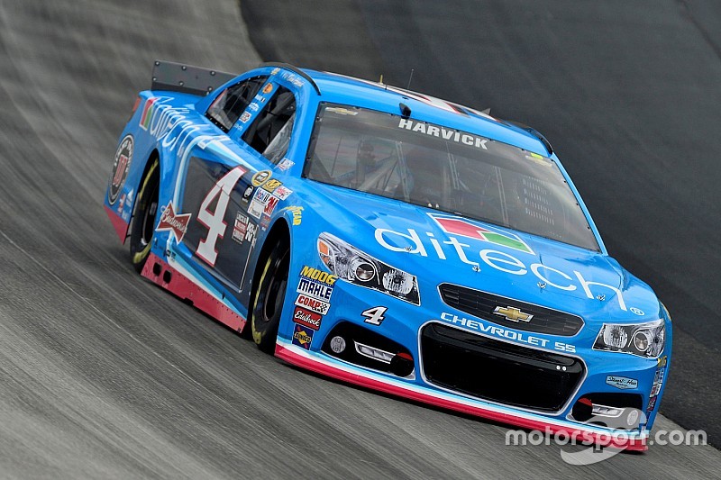 Harvick manda en la primera práctica