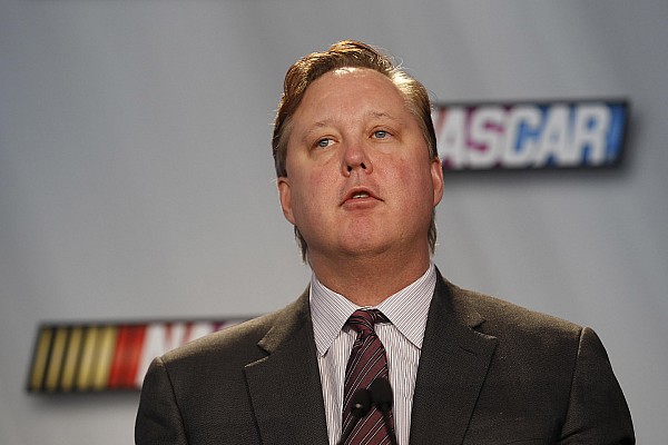 Apresentador de "O S&oacute;cio" abre ofensiva contra Donald Trump por festa da NASCAR