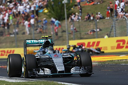 Mesmo com dificuldades no início, Rosberg lidera primeiro treino em Spa