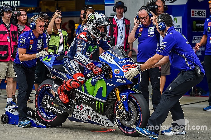 Rossi et Lorenzo ont testé la Yamaha 2016