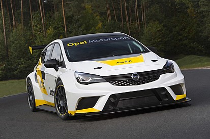Presentata ufficialmente la Opel Astra OPC TCR