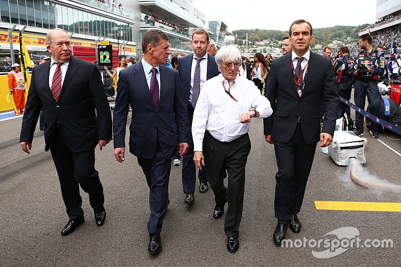 Bernie Ecclestone, con Dmitry Kozak, Rusia Viceprimer Ministro en la parrilla