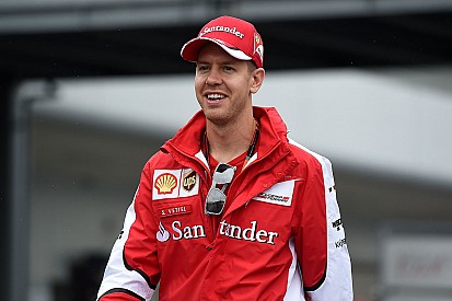 Vettel vindt motorwissel en straf prima