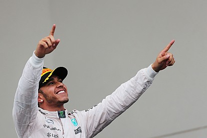 Niki Lauda verspricht: „Lewis Hamilton wird noch besser“